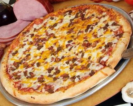 Bacon Cheeseburger Pizza · Mayonnaise, mozzarella cheese, ground beef, American bacon, fresh tomato, fresh onion, pickles, cheddar cheese.