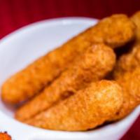 Mozzarella Sticks · 6 Pcs, Comes with Marinara Sauce