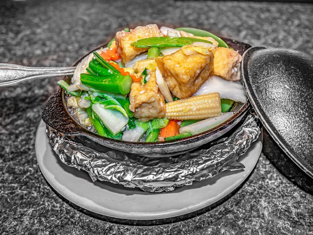 Tofu and Vegetables in Clay Pot · Tofu is fried.