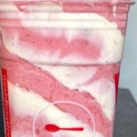 24 oz. Strawberry Cheese Cake Camo Series · Creamy strawberry smoothie with signature brulee.