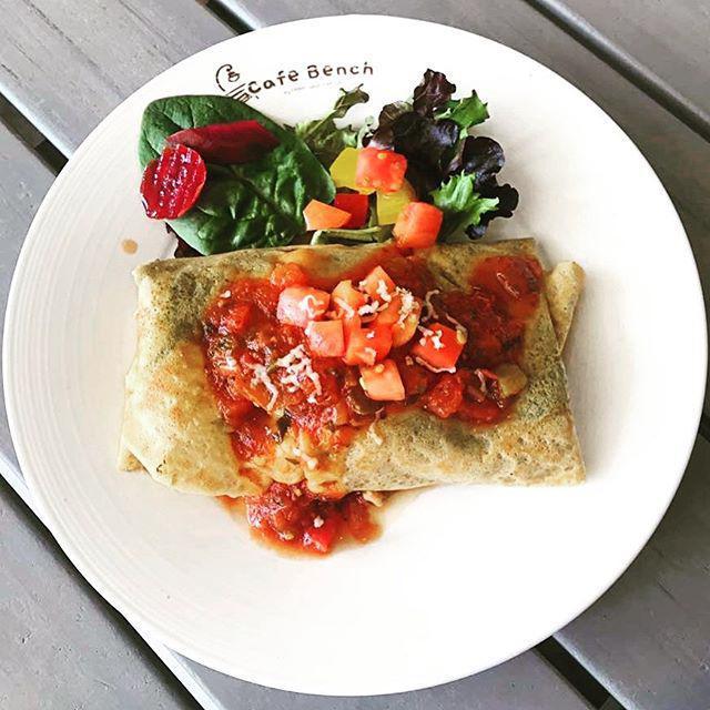 Fiesta Crepe · Guacamole, grilled chicken and tomatoes, provolone cheese with medium spicy salsa sauce. Served with side of garden salad.