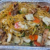 Tray of chicken yakisoba noodle · 