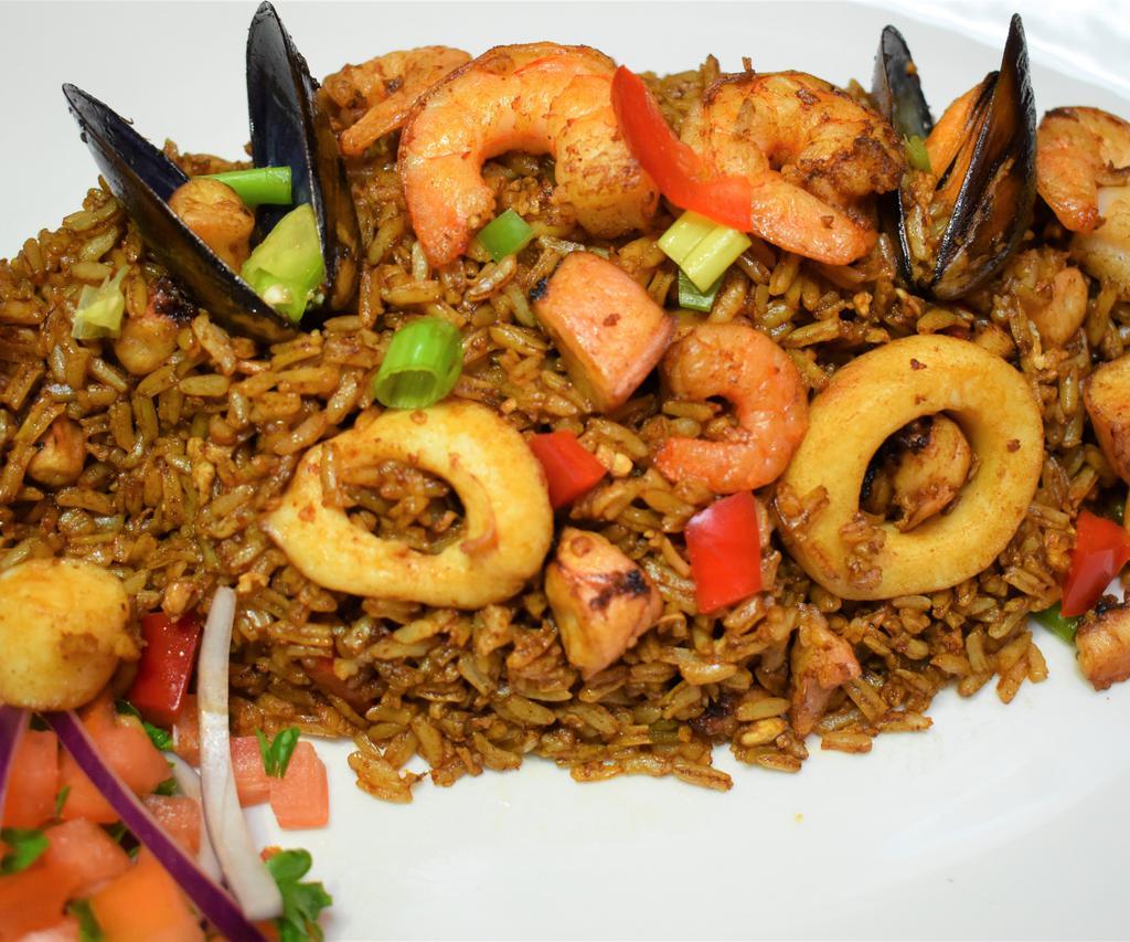 Seafood Fried Rice · Chaufa de mariscos.