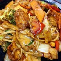 PAD KEE MAO · Stir fry flat rice noodles with broccoli, peppers, onions, carrots and bean sprouts in spicy...