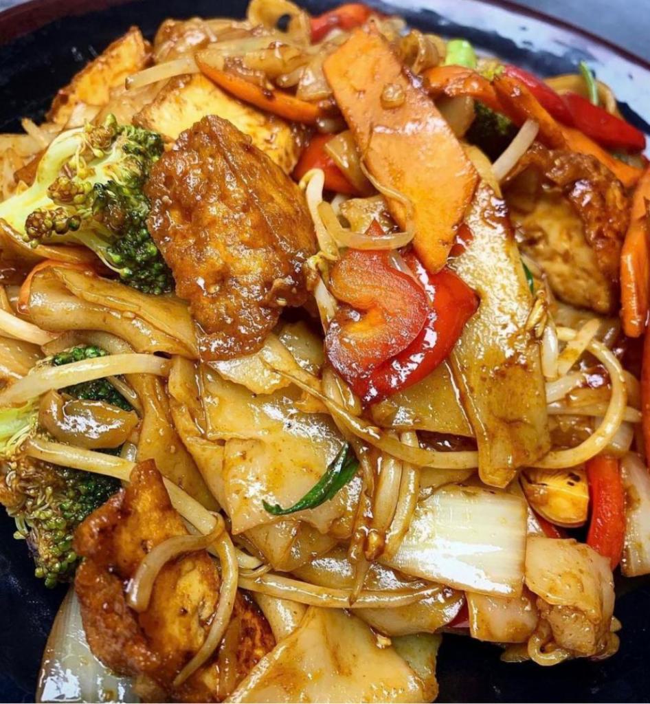 PAD KEE MAO · Stir fry flat rice noodles with broccoli, peppers, onions, carrots and bean sprouts in spicy basil garlic sauce.