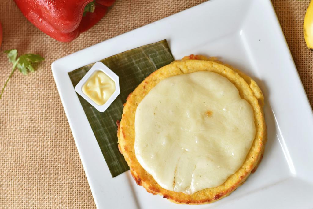 Arepa de Chocolo y Queso · Chocolo corn patties and cheese.