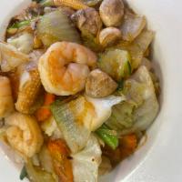 CC2. Play Pot · Sautee Jumbo Shrimp in Jelly noodle, fresh ginger and vegetables (carrot, onion, napa and ca...