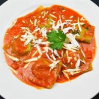 Ravioles De Espinaca · Homemade spinach ravioli, ricotta, fresh tomato, basil, light tomato sauce, ricotta salata.