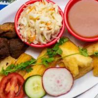 Yuca Frita · Servida con chicharron, vegetales, curtido y salda. Fried yuca. Served with pork, veggies, p...