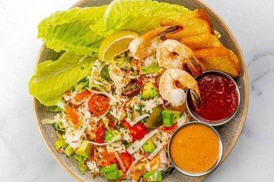 Crab ＆ Shrimp Louie Salad · house-poached jumbo shrimp, picked crab,
avocado, cherry tomato, tobiko, chives,
radish, romaine, lemon, house “Louie”
dressing, cocktail sauce, Hawaiian toast
points