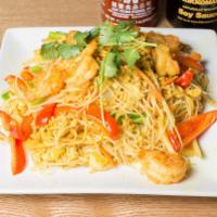 Singapore Curry Noodles · Thin rice noodles stir fried with shrimp and curry seasoning. 