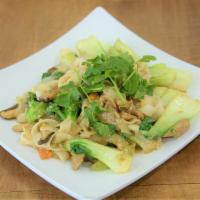 SFN4. Chicken Stir-Fried Noodles - Ap Chao Hoac Mi Xao Ga · Served w/celery, carrots, mushroom, bok choy and broccoli
