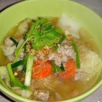 Chicken Woonsen Soup ต้มจืดวุ้นเส้น · Clear soup with minced chicken and glass noodle.