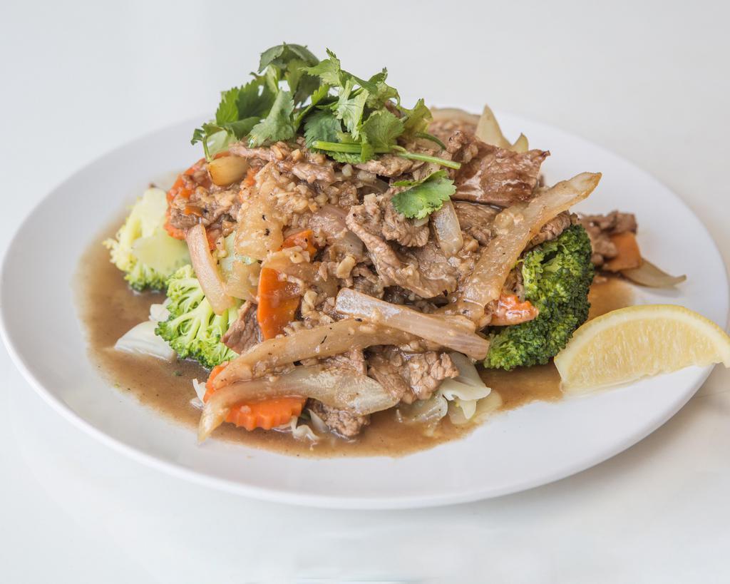 Kratiam · Broccoli, cabbage, carrots and onions in a fresh garlic sauce with your choice of protein.