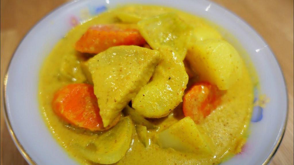 G3. Yellow Curry · Yellow curry paste with coconut milk, potatoes, carrots and onions.
