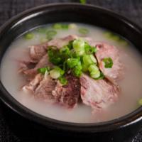 K9. Gomtang · Beef bone soup served with rice and noodle.