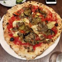 Vegana Pizza · Tomato sauce, mushrooms, eggplants, artichokes and basil.