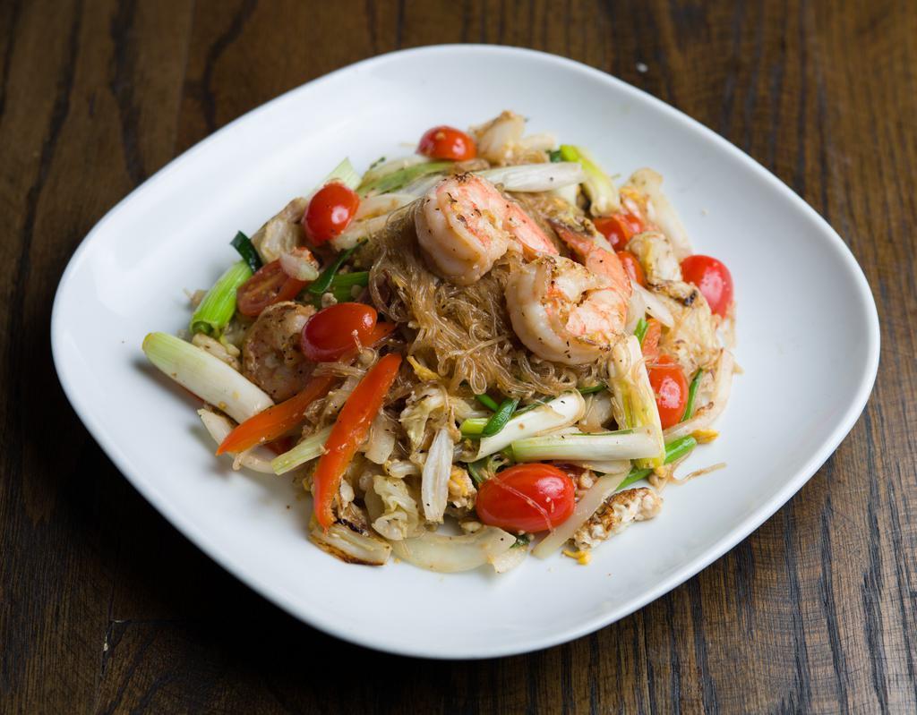 P4. Pad Woon Sen · Glass noodle stir-fried with egg, tomato, onion, scallion and bell pepper.