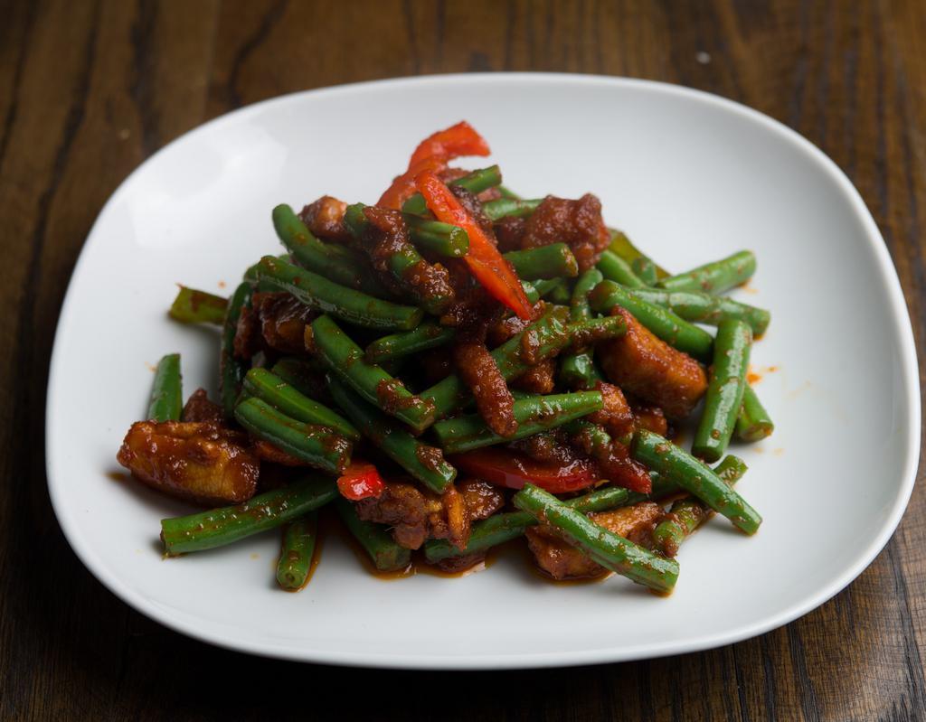 B5. Prik King · Sauteed with garlic, chili paste, green bean, carrot, and bell pepper in homemade sauce. Spicy.