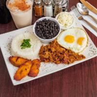 Pabellon Criollo · Caraotas, carne mechada, tajadas, arroz, huevo, queso blanco