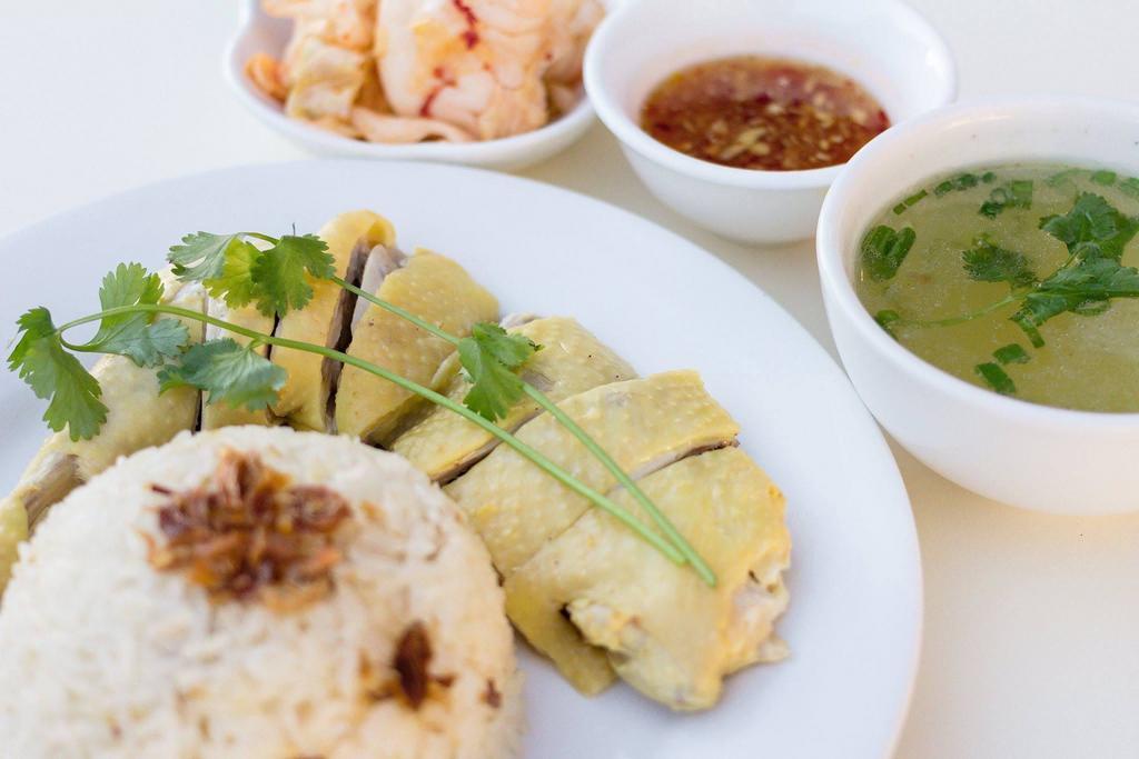 Com Ga Dui Siu Siu An Nam · Hainanese chicken thigh rice plate