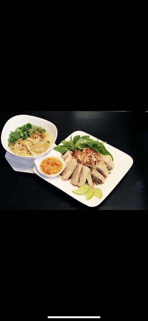 Bun Mang Ga/Vit · Vermicelli soup with bamboo shoots and chicken or duck