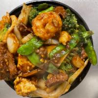 D3. Triple Delight · Chicken, shrimp, beef with broccoli, bok choy, water chestnut, mushroom and snow pea in a ch...