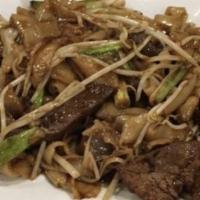 Hong Kong Noodle (Hu Tiu Xao Mem) · Flat noodles stir fried with bean sprouts and onions.