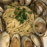 Linguini Clams · White wine sauce and extra-virgin olive oil.