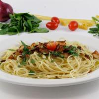 Pasta with Garlic and Oil · Italian par excellence! Only in its simplicity can one can understand the craft of this culi...