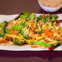 C2 - Hunan Chicken · White meat chicken, broccoli, carrots, cabbage, onion, snow peas, mushroom, sauteed and panf...