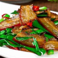 Country Style Cured Pork with Leeks 农家炒腊肉 · Sichuan cured pork belly stir fried with leeks