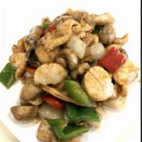 Chicken with Jumbo Scallops in Black Pepper Sauce · Hot and spicy.