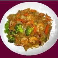 49. Pad See Iew ·  Stir-fried big flat rice noodles withegg, garlic, carrots and broccoli.