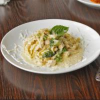 Fettuccine Alfredo Pasta · Home-made Fettucine pasta in a creamy alfredo sauce.
Includes chicken and brocolli