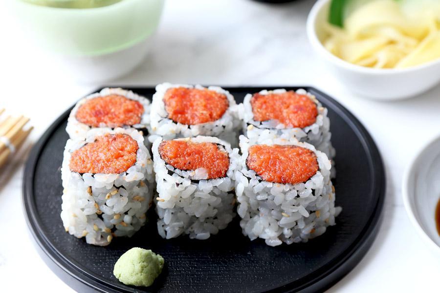 Spicy Tuna Roll · Roll cut into 6 pieces,hand  roll one piece with cone shape.