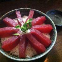 Tekka Don · 12 pieces of tuna sashimi on a bed of sushi rice. Served with a side.