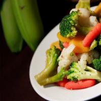 Ensalada de Vegetales / Mixed Steamed Vegetables · Steamed veggies (broccoli, carrots, and cauliflower).