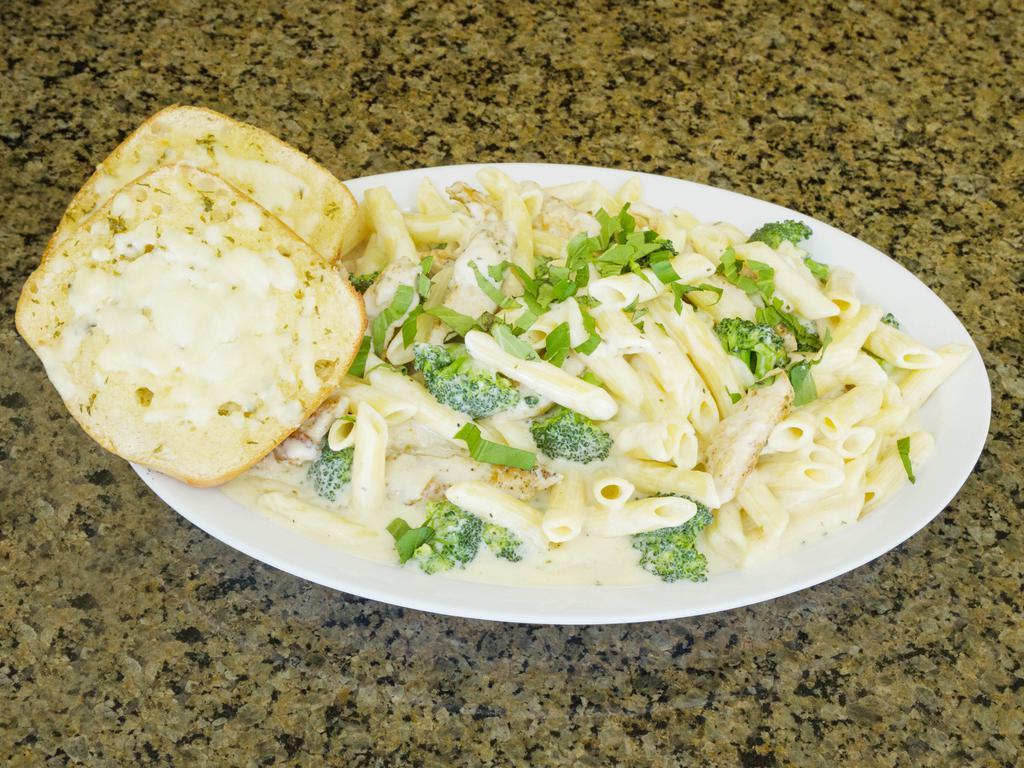 39. Chicken Broccoli Alfredo · Served with garlic bread and your choice of ziti or spaghetti.