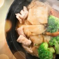 Lard Nha · Stir-fried flat rice noodles topped with broccoli and carrot with your choice of meat in gra...