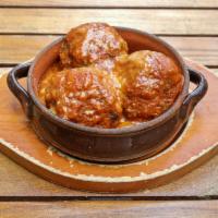 3 Polpette al Sugo · Meatballs in tomato sauce.