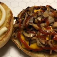 Mushroom Cheeseburger · Comes with mayonnaise, ketchup, mustard, pickle, onion, lettuce and tomato.