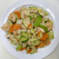 Sauteed 3 Seas  · Shrimp chicken, scallop with vegetables in a special sauce. 