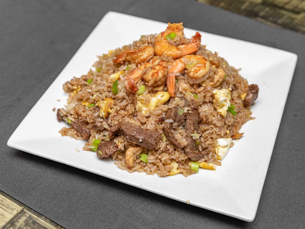 Chaufa Especial · Special fried rice (chicken, meat, and shrimp).
