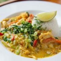 Curry Chicken Rice Bowl · Braised chicken breast, carrots, celery, red onion, red bell pepper and spinach in a rich cu...
