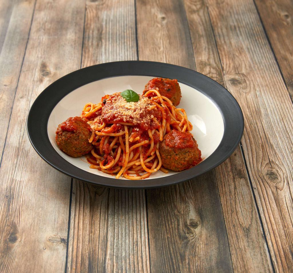 Spaghetti con Polpettine · Fresh homemade Italian meatballs over spaghetti pasta in a tasty tomato sauce.