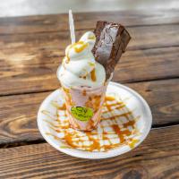 Delirio de Chocolates · Strawberry shake with ice cream and chocolate cake. Batido de fresa con helado y chocolate c...