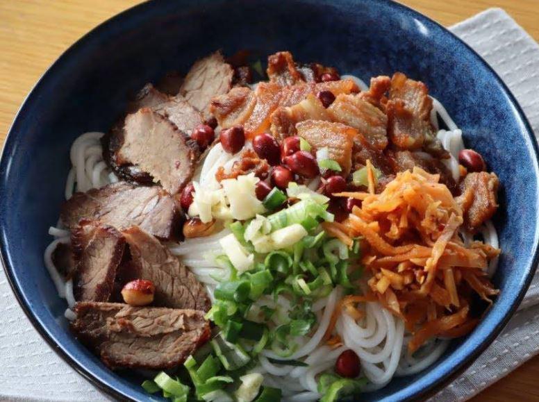 Brine Rice Noodle with Five Spicy Beef 五香牛肉卤水米粉 · Spicy.