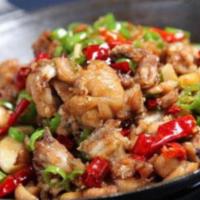 131. Sauteed Frogs with Green Chili 火爆田鸡 · Spicy.