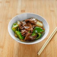 Pepper Steak with Onions · Beef stir-fry with green peppers, white onions in oyster sauce.